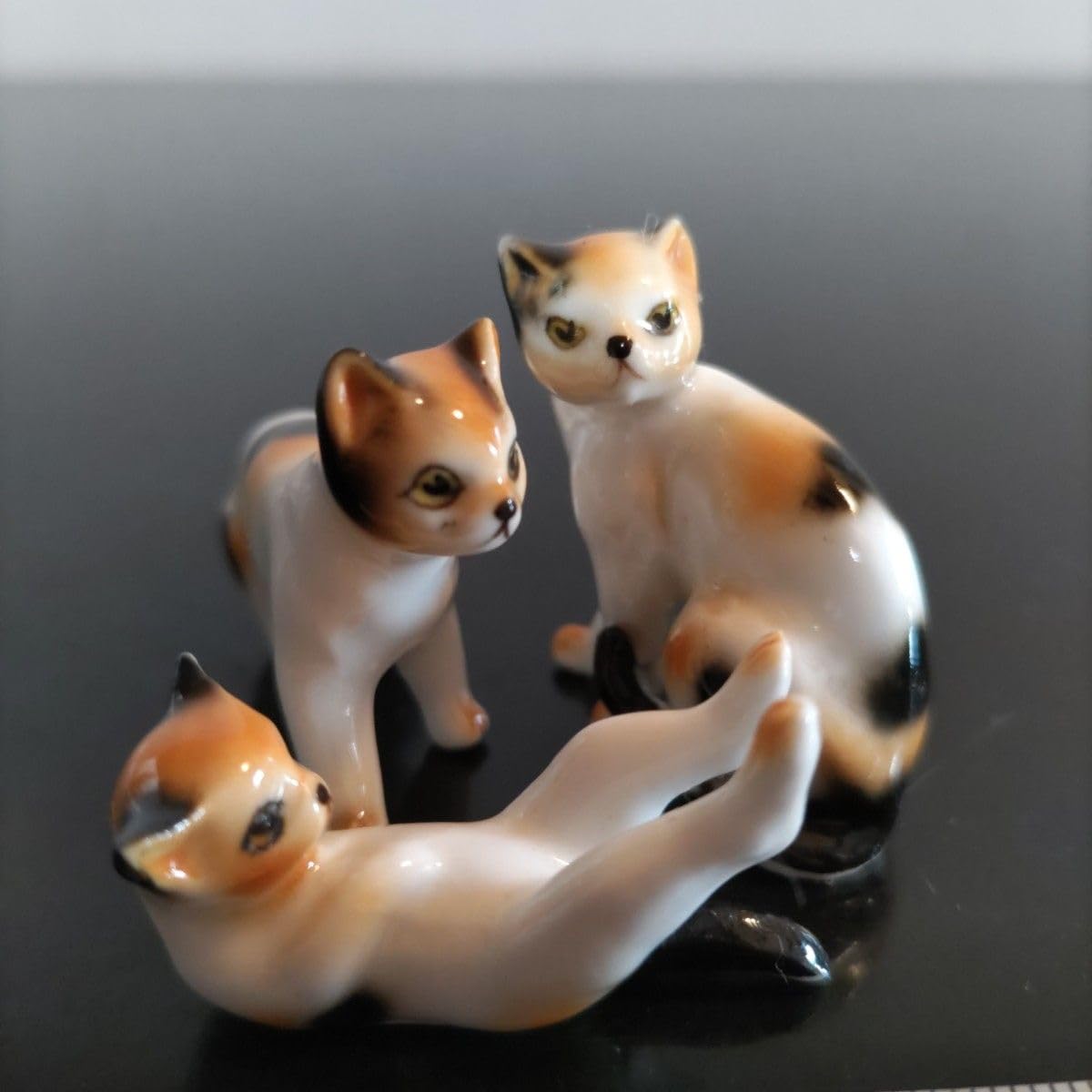 猫の陶器の置物　3匹セット　大きくてインパクト大 猫の陶器の置物 3匹セット 大きくてインパクト大