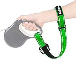 PetBonus Alça de pulso para coleira de cachorro, alça de segurança para guia retrátil, coleira curta refletiva para passear com alça acolchoada ajustável e macia, segurança de camada extra para