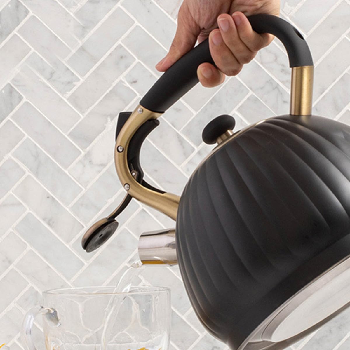 Bollitore per Tè Fischiante Nero in Acciaio Inossidabile da 3,5l Adatto a Cucine a Induzione ed Elettriche per Uso Domestico Colore Casuale