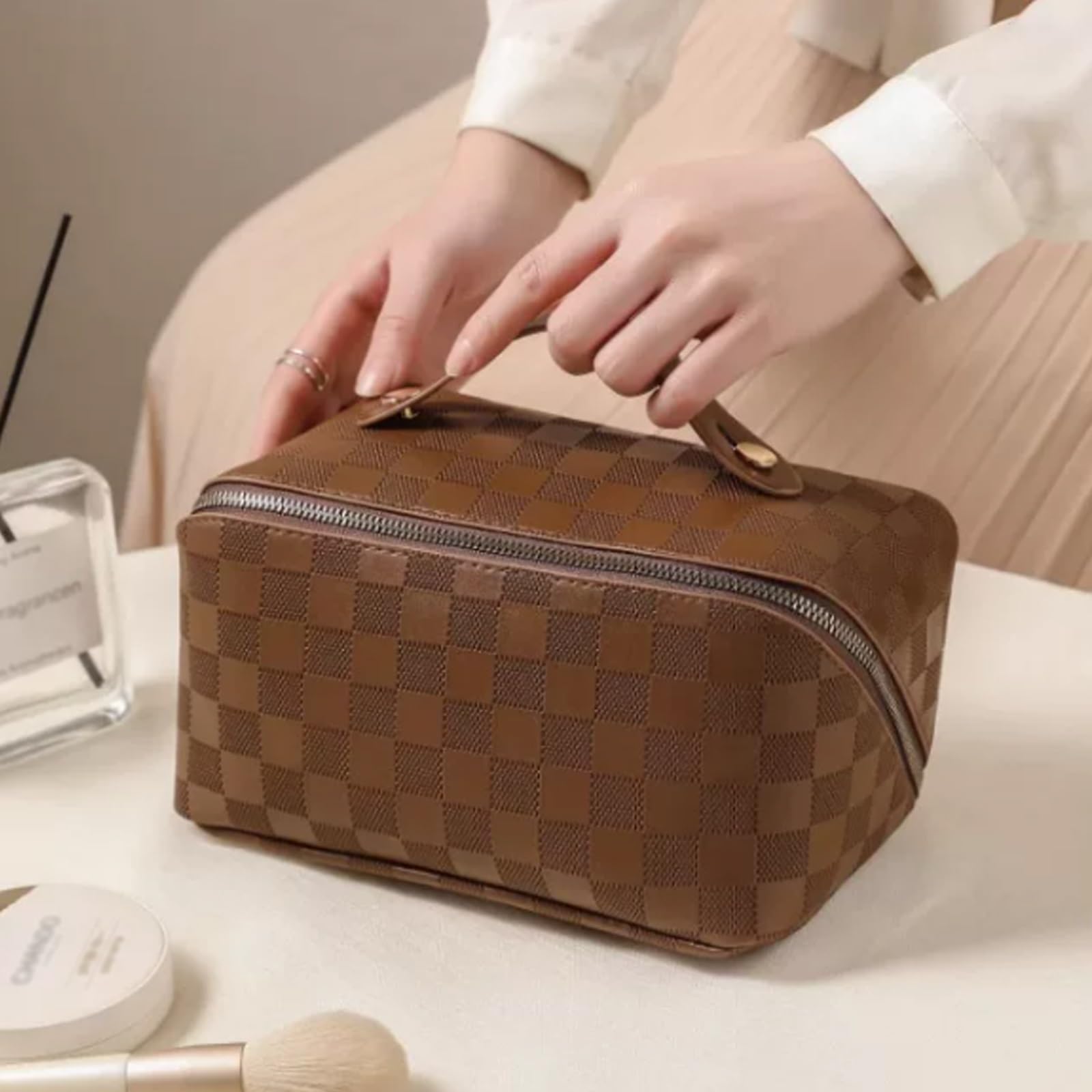 Geräumige Kosmetiktasche, Beauty Case, Strapazierfähiges Leder, Große Öffnung für Einfachen Zugriff, Leicht zu Reinigen, Geräumiger Stauraum für Große Gegenstände(White)