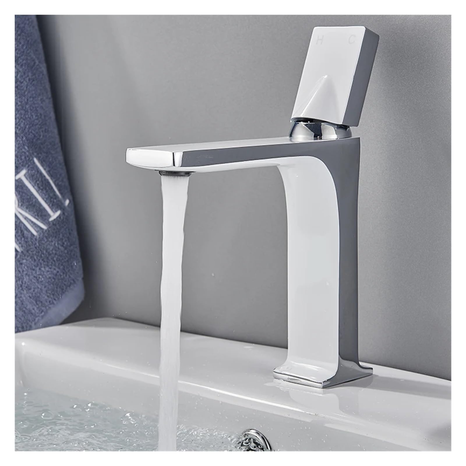 Robinet de lavabo eau chaude et froide en laiton avec commande à poignée unique