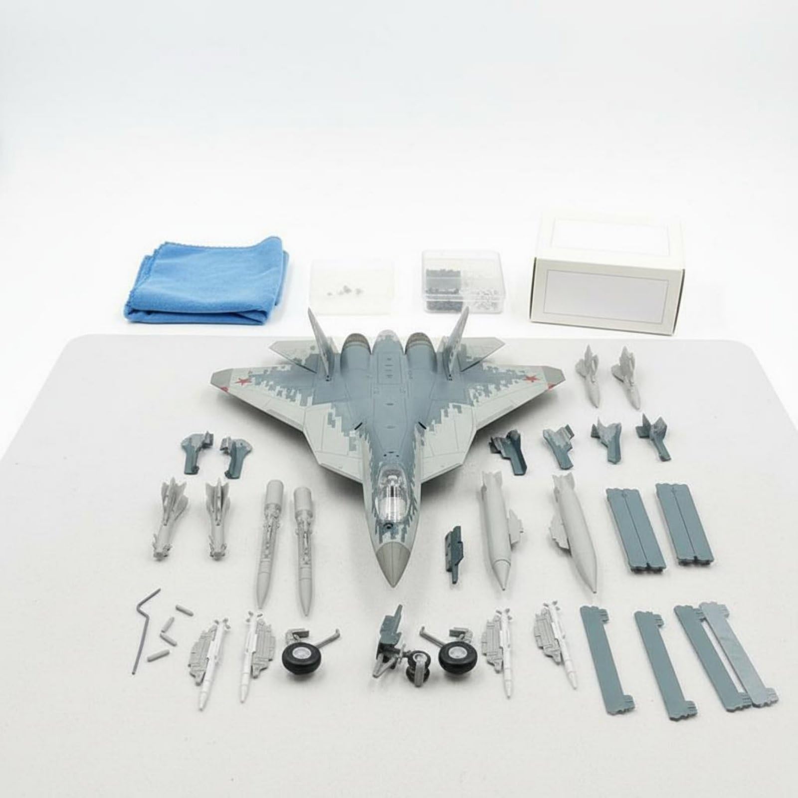 Modellino di Caccia Su-57 Altamente Dettagliato Aereo da Caccia Russo in Lega Riproduzione Fedele Riproduzione Jet da Combattimento per Collezionisti, SU-57 Edizione Attiva 01