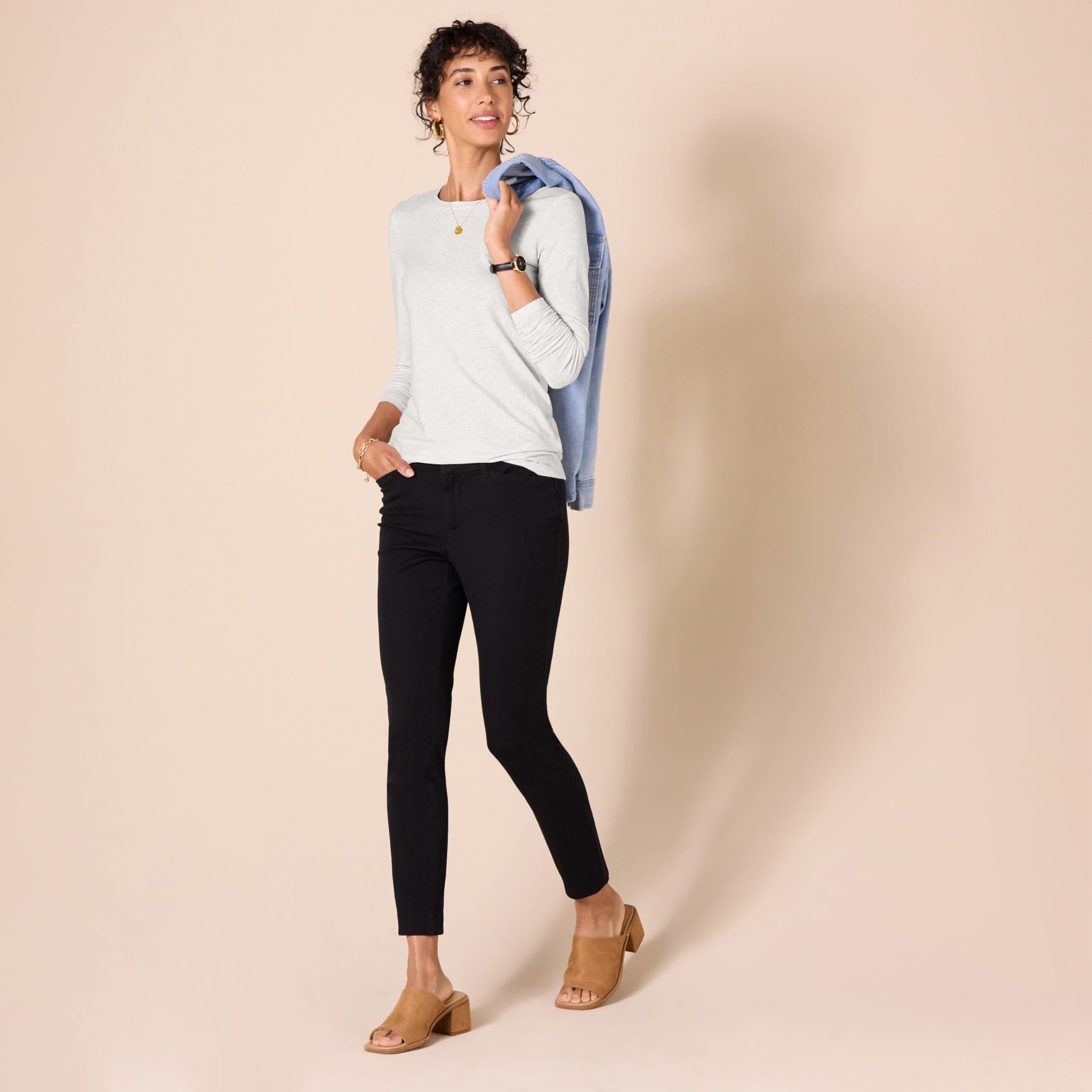 Amazon Essentials T-Shirt Girocollo a Maniche Lunghe, vestibilità Classica (Disponibile in Taglie Forti) Donna