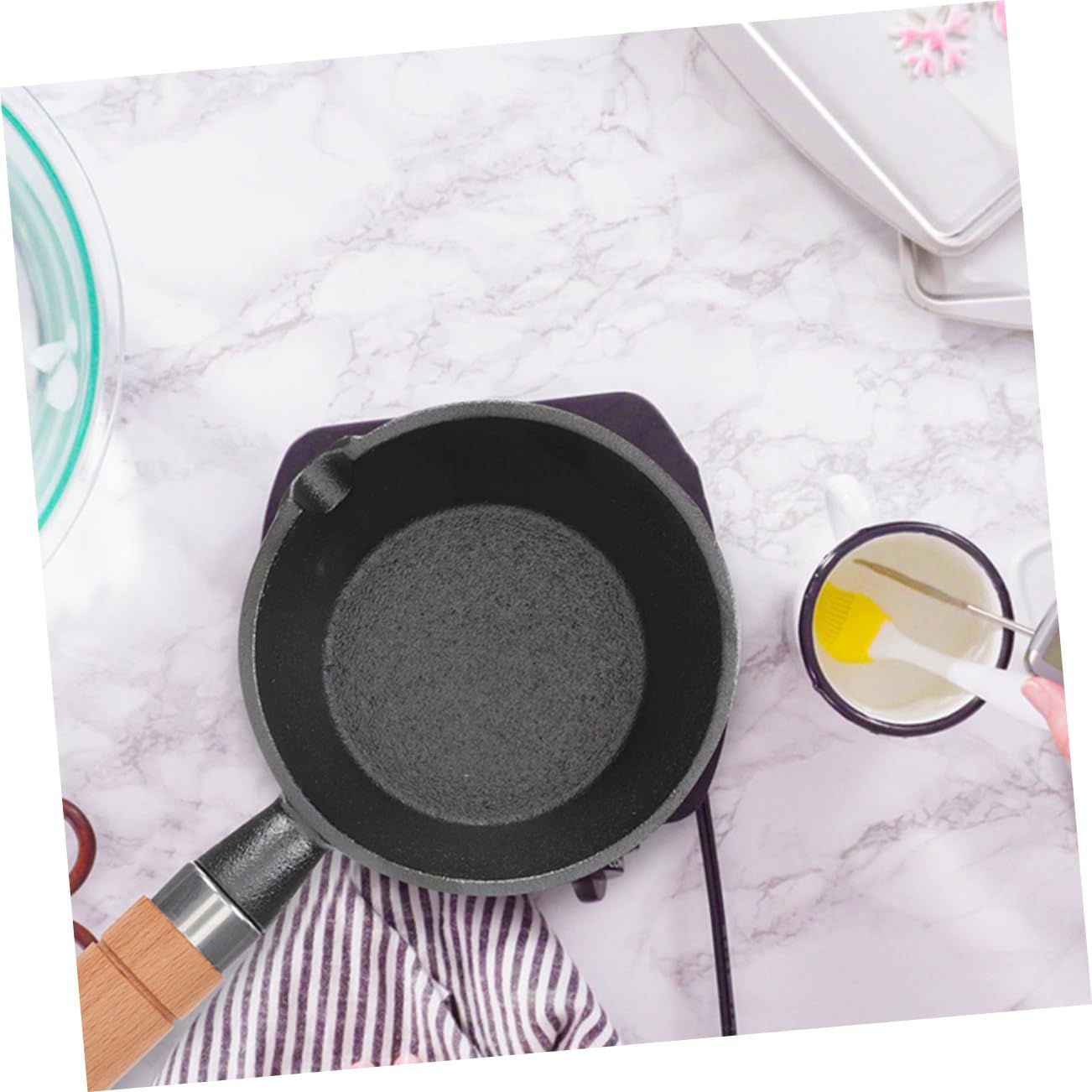 PRETYZOOM 2pcs Mini Wok Iron Saucepan Lid Melting Pot Pot Spout Kitchen Cookware