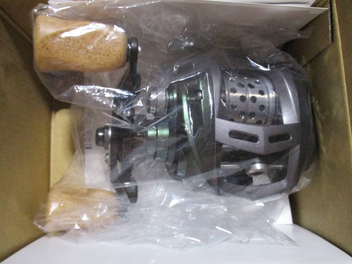 Amazon.co.jp: Daiwa Alphas Air Stream Custom 7.2R Right Wound