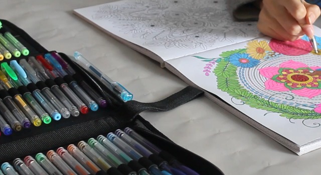 Set 145 Penne Gel Glitterate - 72 Colori + Ricariche, Con Libro Da Colorare, Per Adulti E Bambini - Foto 9