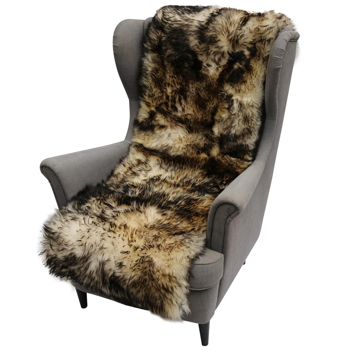 Coussin en peau d'agneau pour chaise et instants cocooning au salon