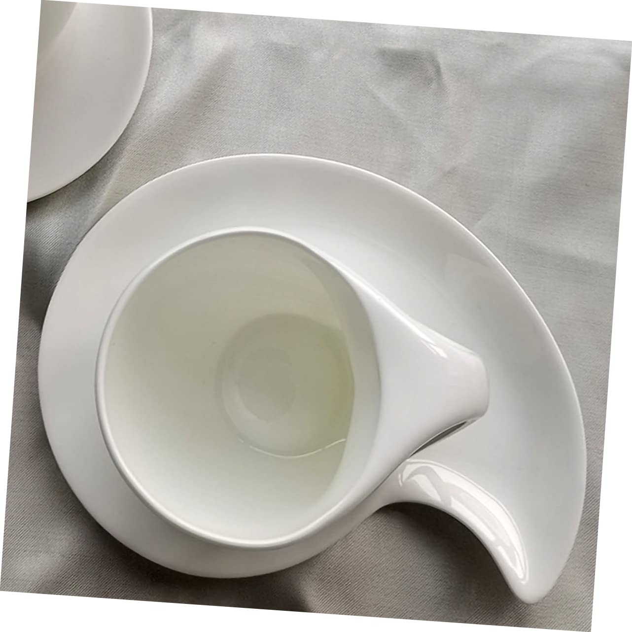 Zerodeko Kaffeetassen Satz mit Untertasse Elegantes aus Weißer Keramik 240ml Einfaches Design Kreatives Kaffeebecher Satz für Büro und Café für Familie und Kollegen