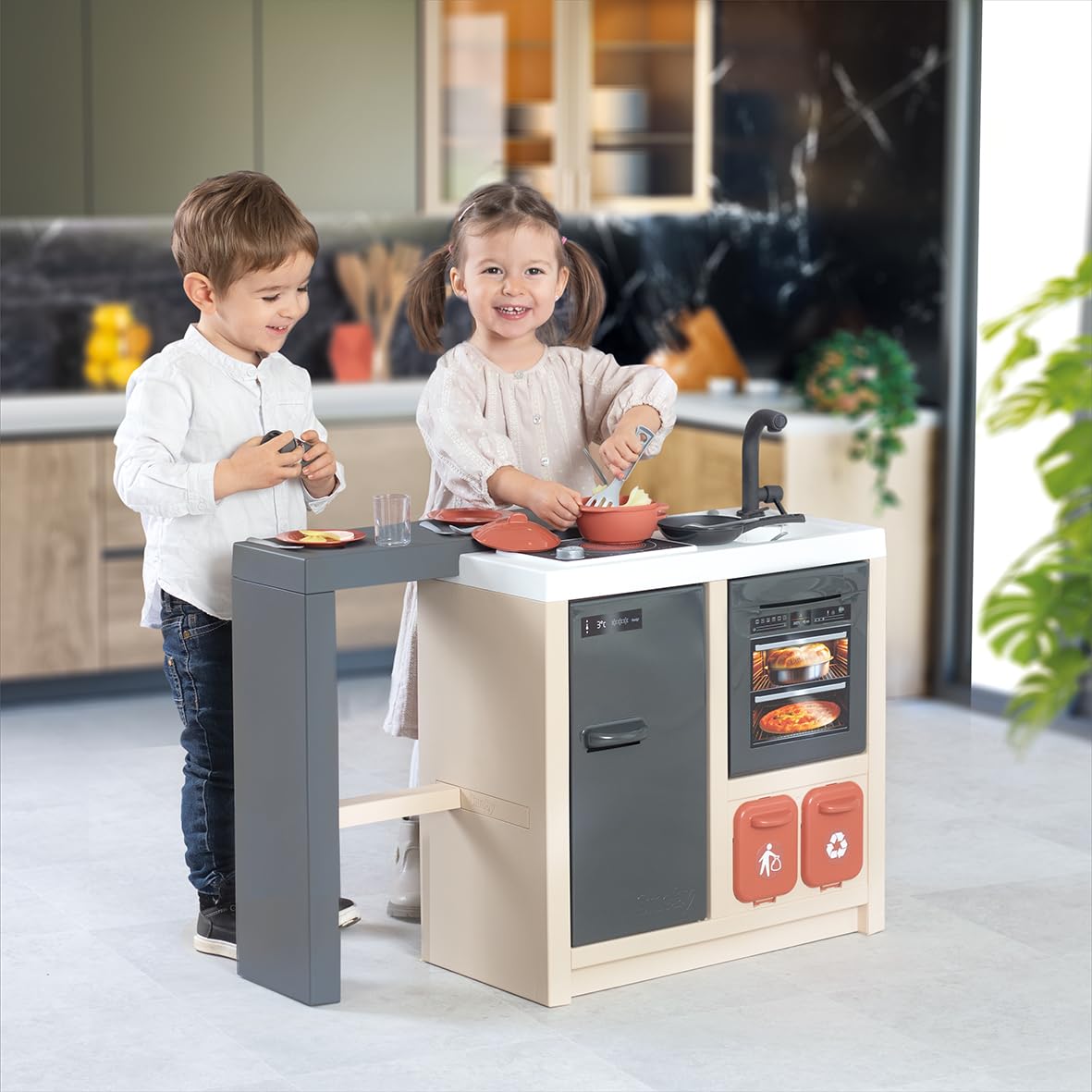 Smoby - Kücheninsel - Kinderküche - 360° Spielküche mit 23 Zubehörteilen - Moderne Spielküche mit Ofen, Kochfeld & Spüle - Ab 3 Jahren - Französische Fertigung, recyceltes Material