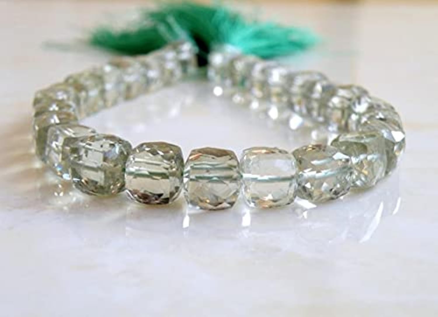Perles prasiolite améthyste verte cubes facettés 8mm pour créer vos bijoux