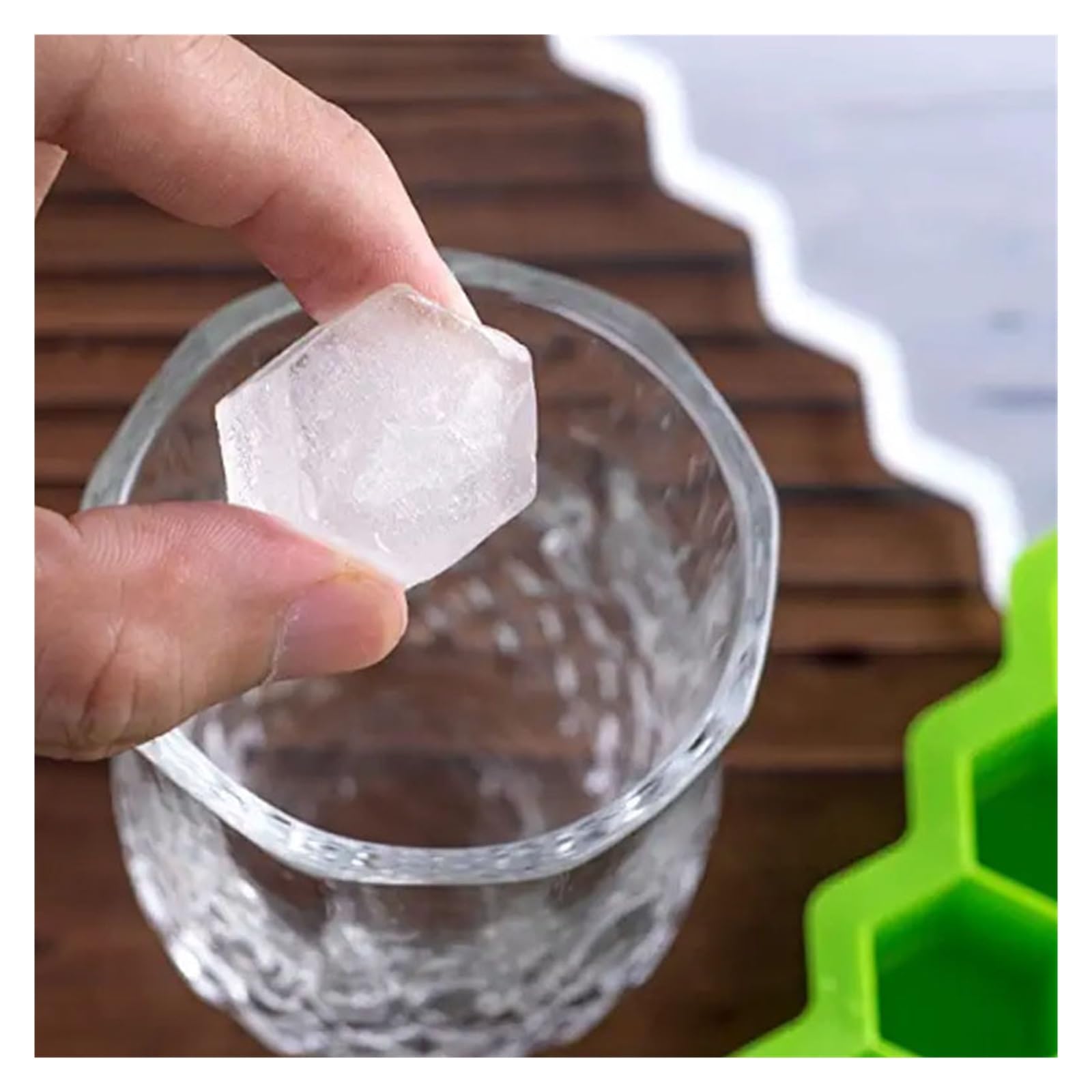 Vassoio per cubetti di Ghiaccio 37 cavità a Nido d'Ape Creatore Creativo Vassoi riutilizzabili Stampo in Silicone Stampo per Ghiaccio Senza BPA con coperchi Rimovibili (Color : LightblueWithCover)