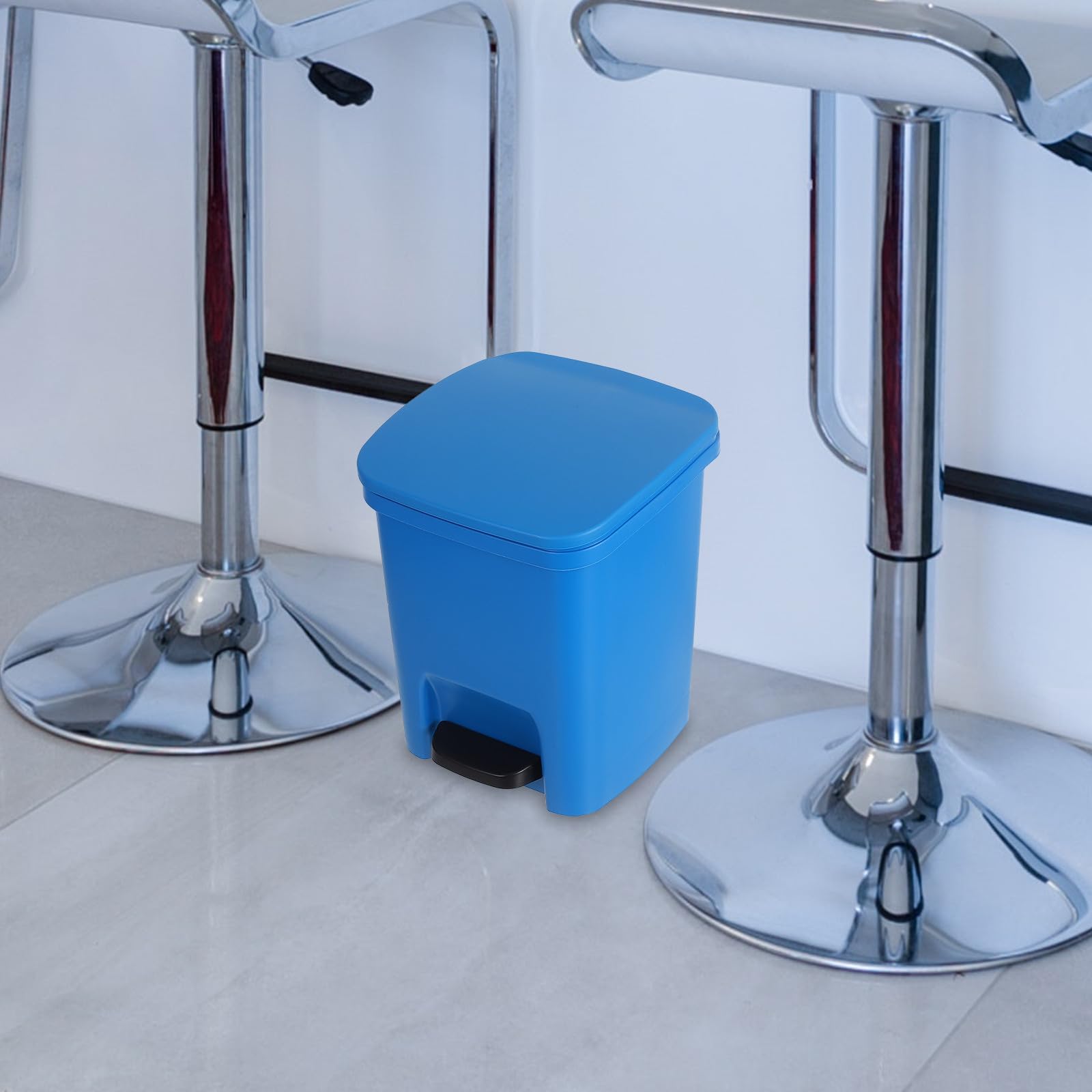 Cubo de Basura Pedal y Tapa Abatible, 10 Litros, Plástico Azul, Contenedor Doméstico para Cocina, Oficina y Dormitorio, Papelera Antiolor para Residuos Cotidianos