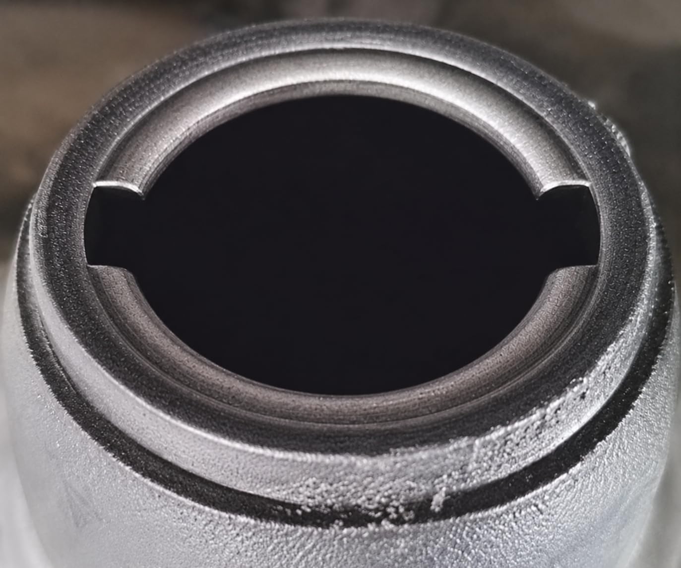Tapon de deposito con llave - Compatible con Nissan Cabstar y Atleon (agujero 2 ranuras) - Ref: 172519X227