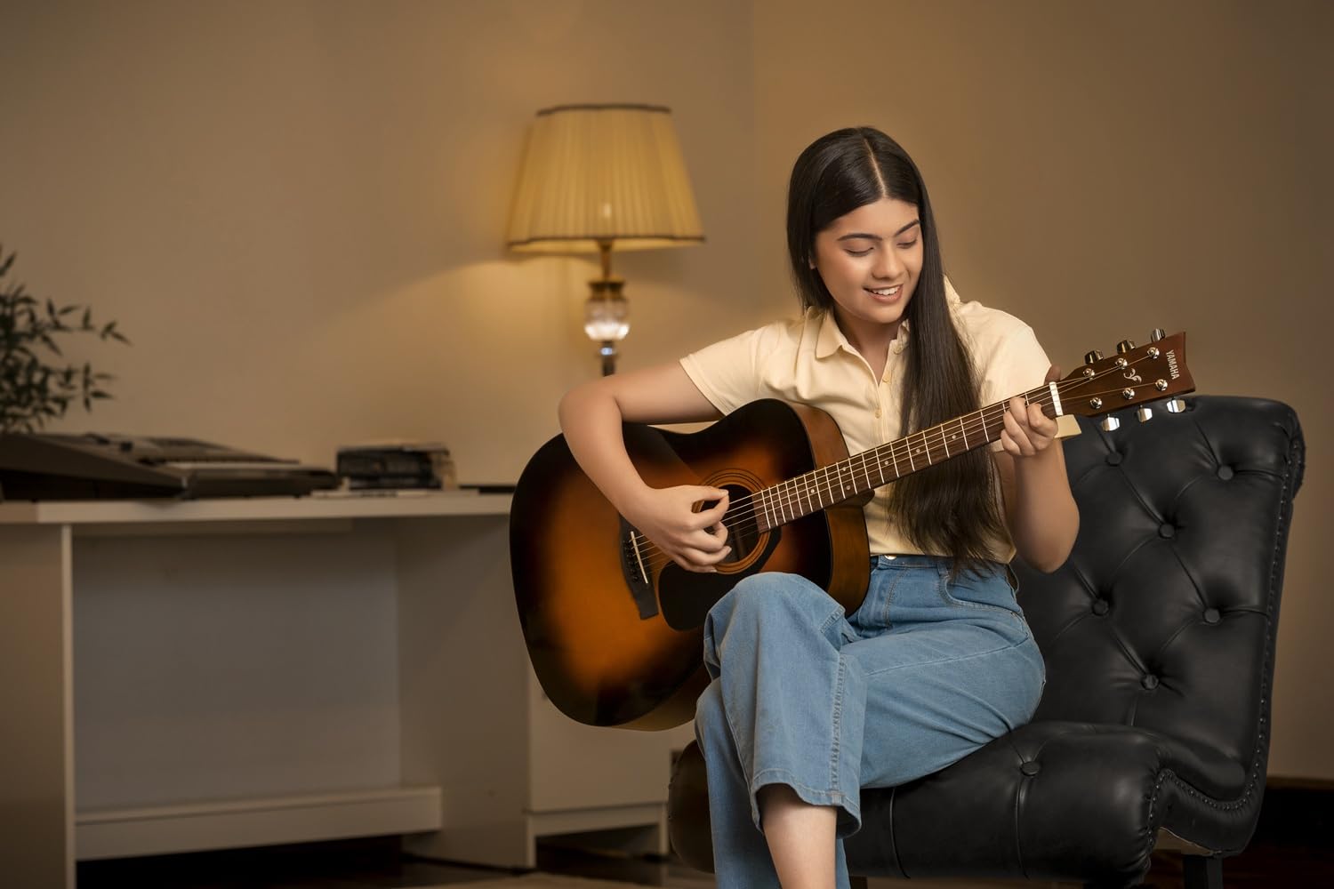 Yamaha F310-TBS Akustikgitarre für Rechtshänder (Tobacco Sunburst, 6 Saiten)