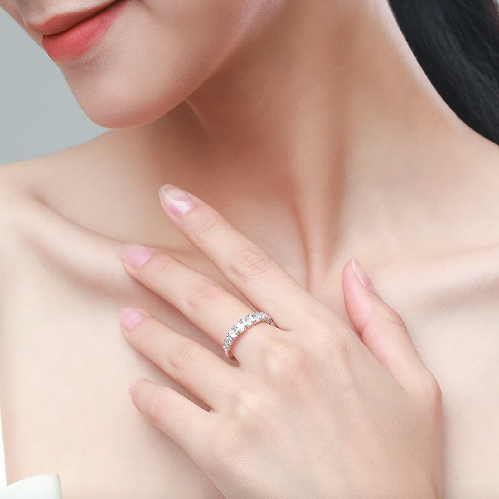 Moissanite Anillo de Oro Blanco, Anillo de Compromiso para Mujeres Diseño Apilable con Moissanite Ovalado y Redondo de Oro Blanco de 9 K
