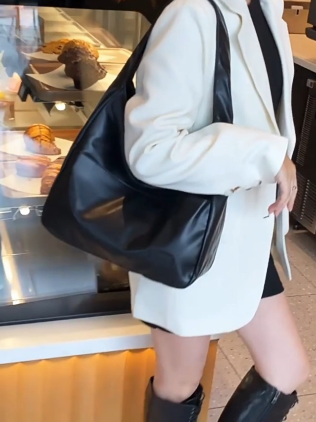 Bolso Hobo de Cuero Vegano para Mujer miniatura 7