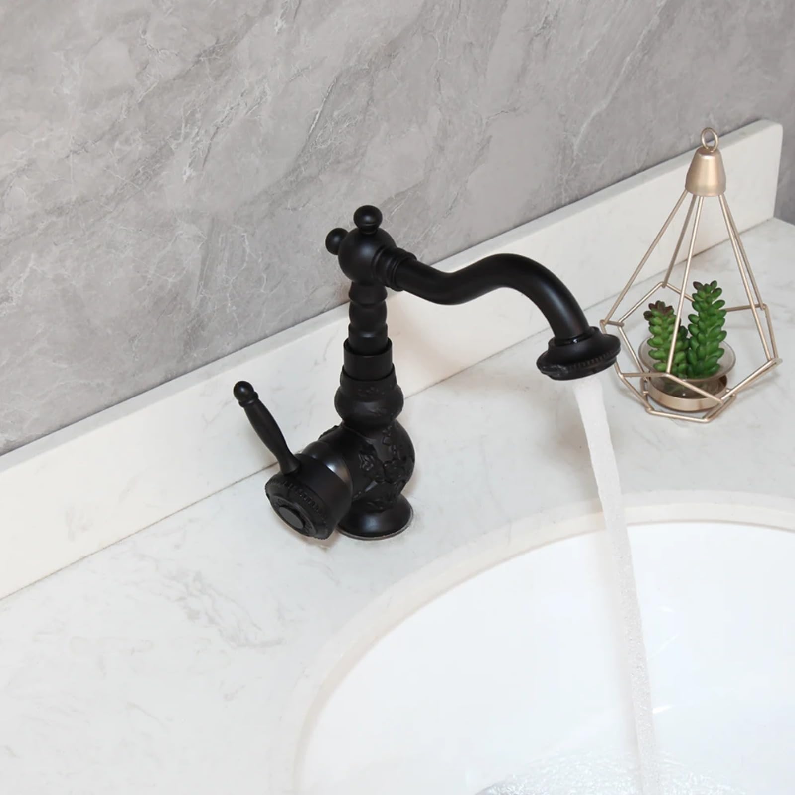 Mitigeur de salle de bain noir en laiton idéal pour vasque moderne et routine bien-être