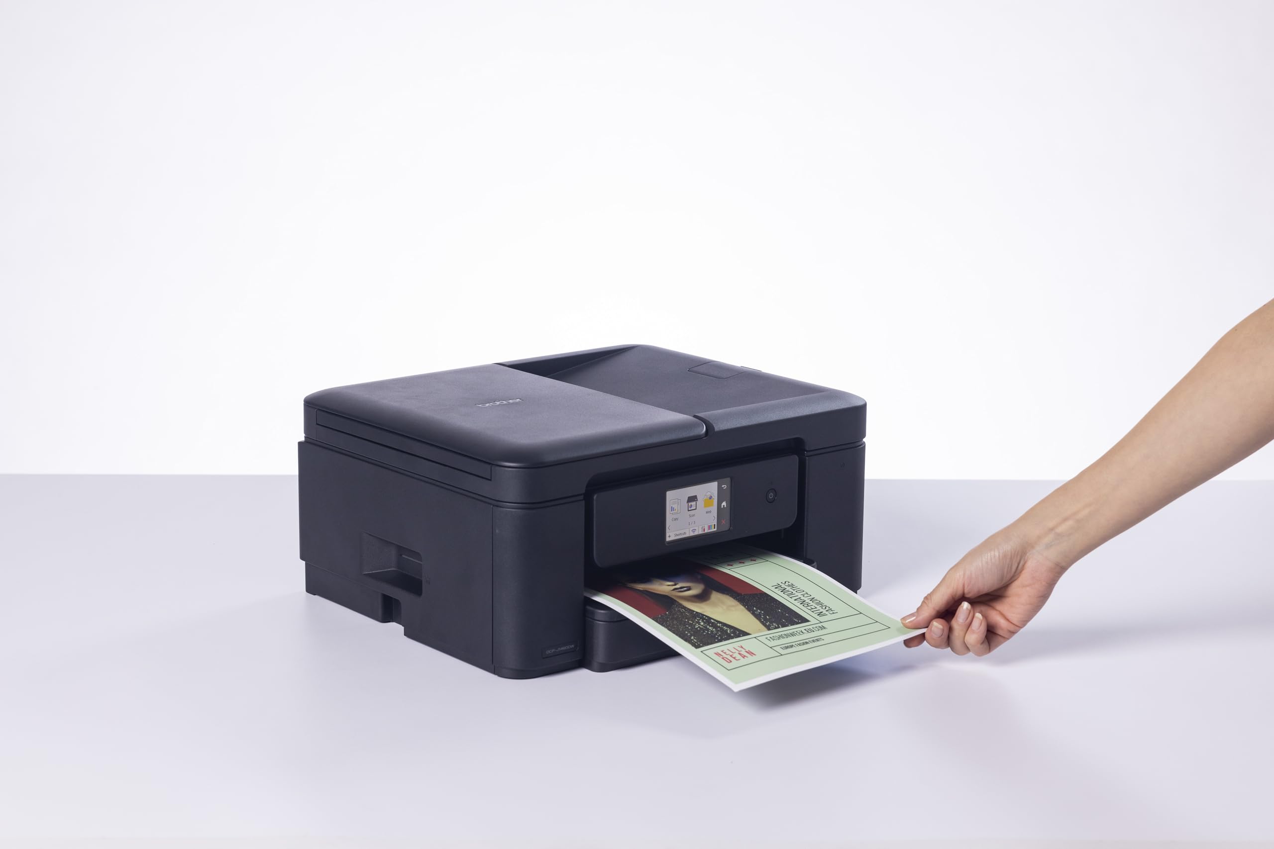 Brother DCPJ1460DW |Multifunzione inkjet a colori | 16 ipm |Duplex in stampa |Touchscreen 6.8 cm |Cassetto 150 e ADF 20 fogli |WiFi e USB |Stamp e Scan mobile|Cartucce inbox da 200 pag