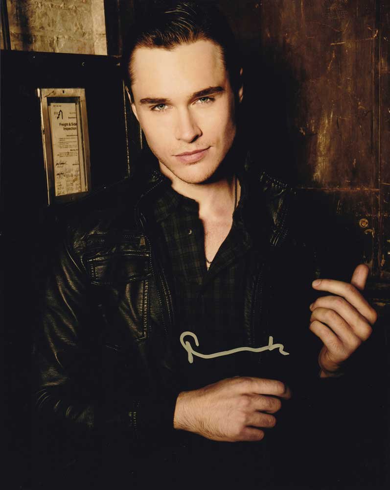 Sam Underwood In Person Autographed Photo At Amazon S Entertainment Collectibles Store