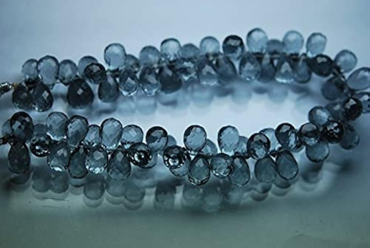 Quartz gris facetté de qualité supérieure en briolettes gouttes de 10-9 mm
