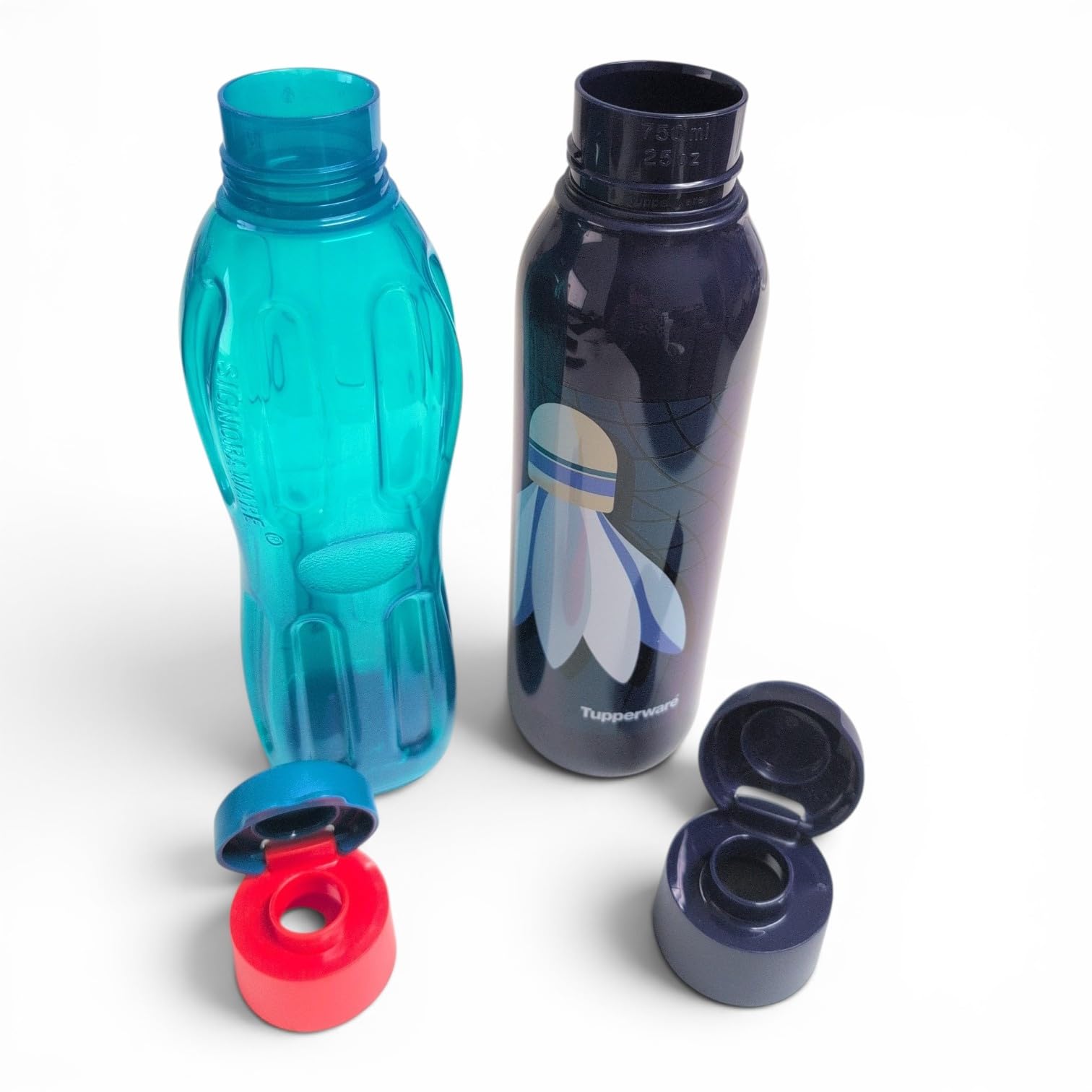 Tupperware EcoEasy Trinkflasche 750 ml Dunkelblau Federball + Signoraware Trinkflasche 750 ml Türkis, BPA-freies Trinkflaschen Set, auslaufsicher für Schule, Sport & Freizeit