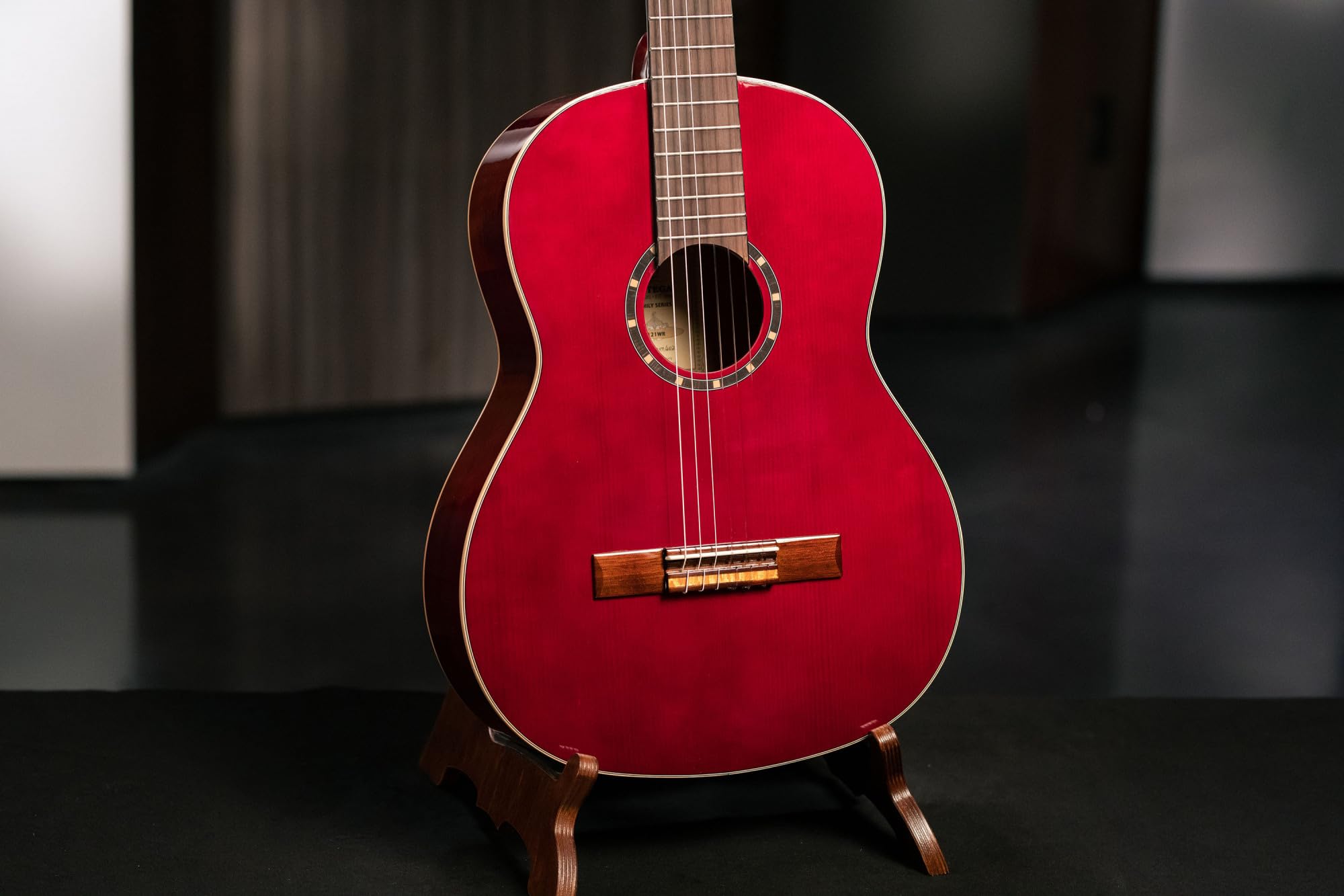 Ortega Guitars Chitarra Concerto Rossa Misura Standard - Serie Family - include Gig Bag - mogano/top in abete (R121WR)