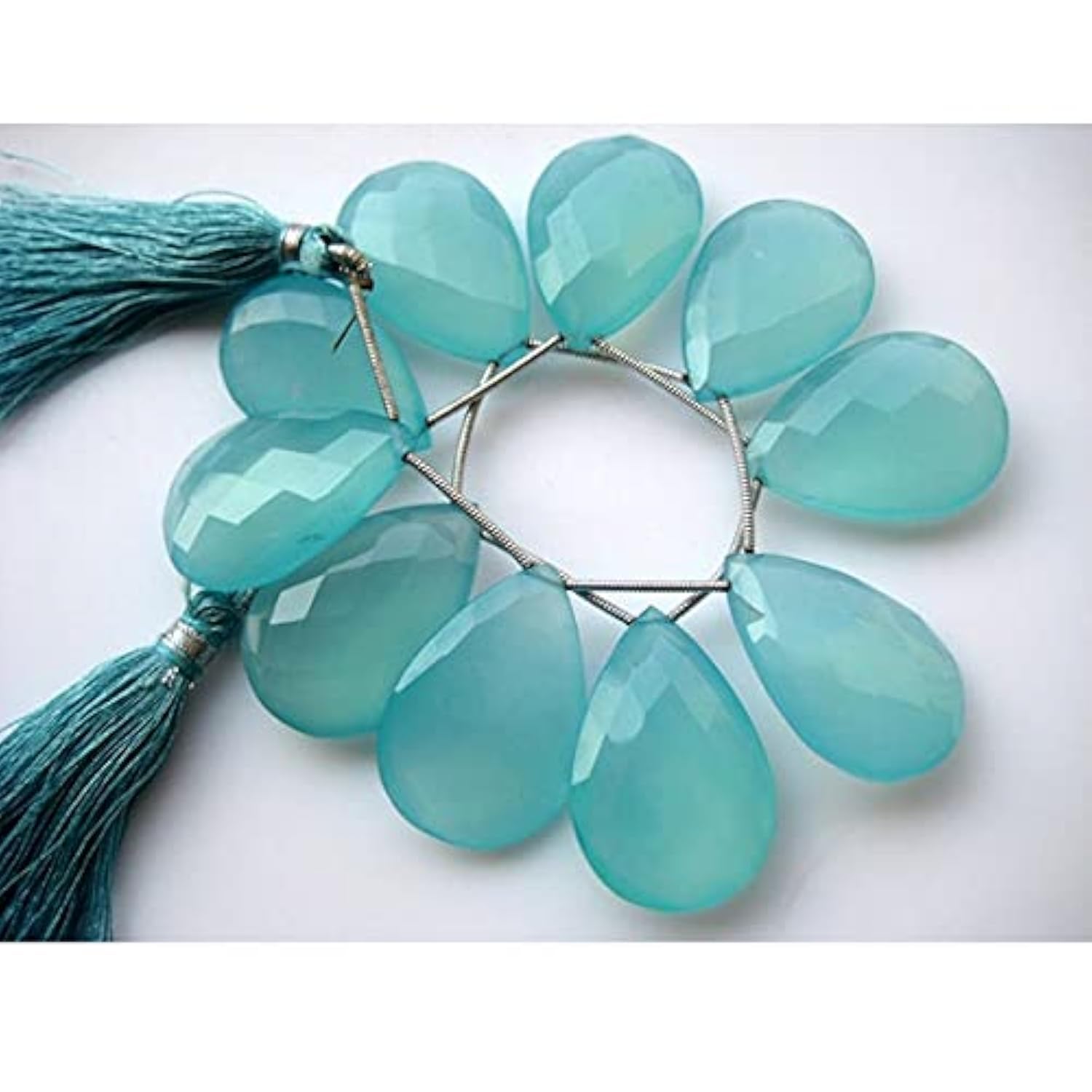 Calcédoine aqua facettée poire 20x30mm d'exception pour joaillerie