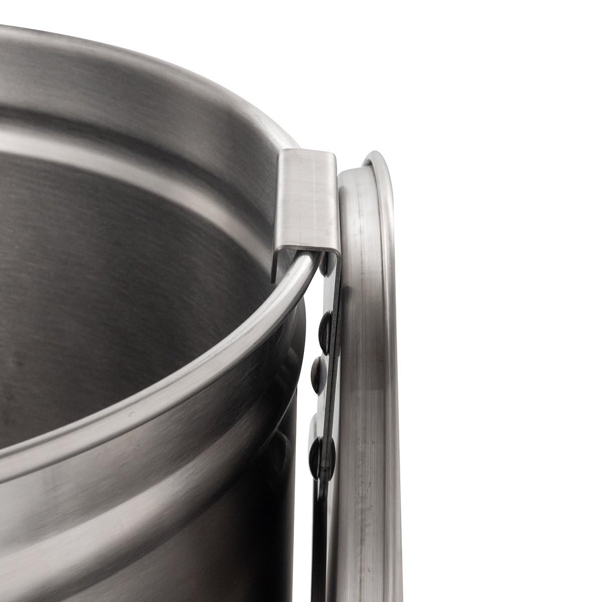 GastroHero Abfallbehälter 50 Liter Edelstahl mit Deckel Griffen Hygienebehälter Gastro Küche Chrom-Nickel-Stahl rund