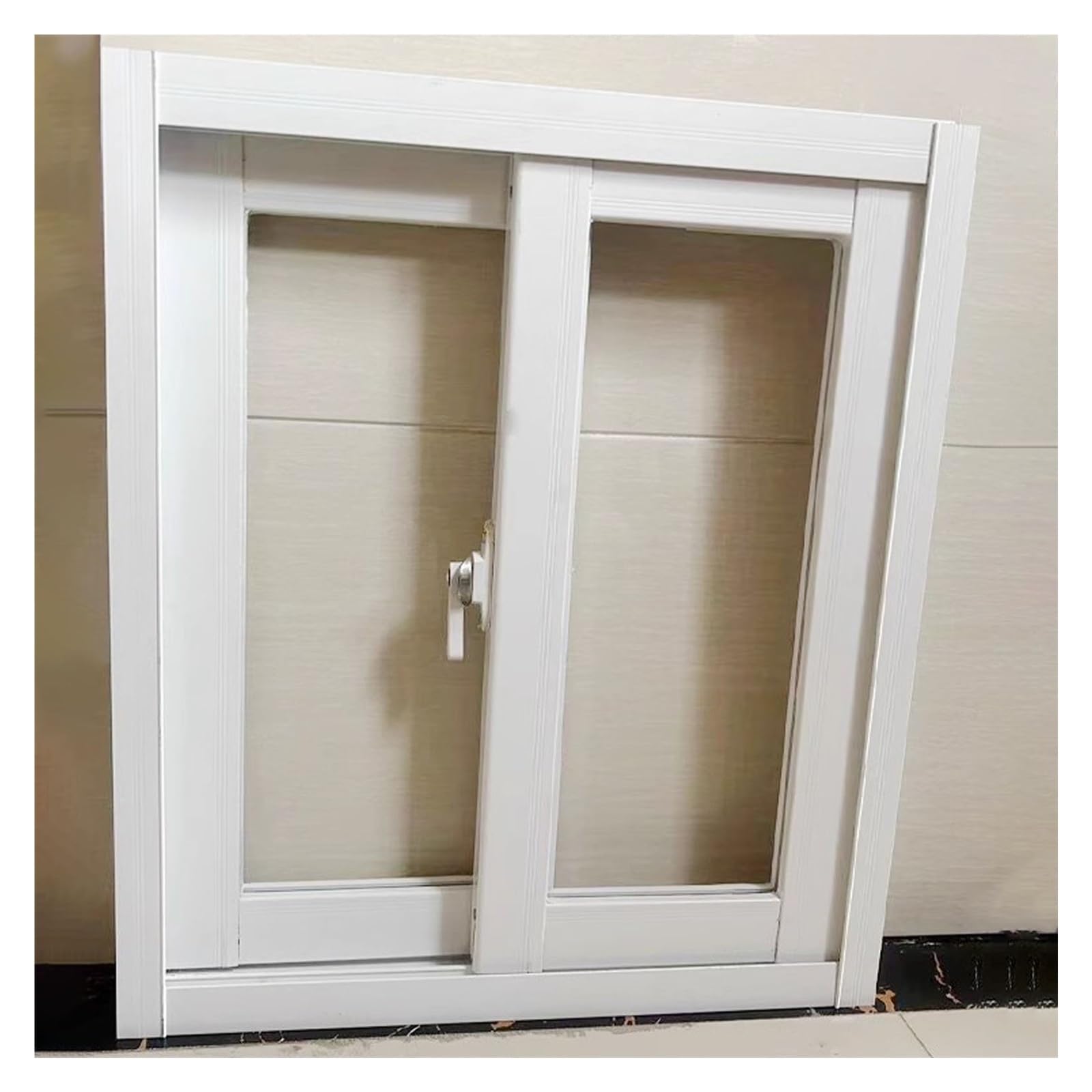 Ventanas correderas horizontales contra la humedad en casitas de juegos y cobertizos