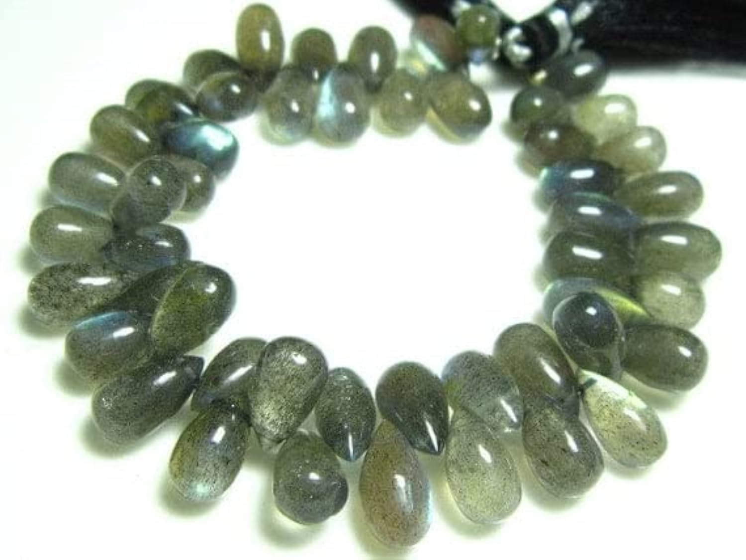 Labradorite en gouttes lisses, la pierre de protection pour façonner des bijoux d'émotion