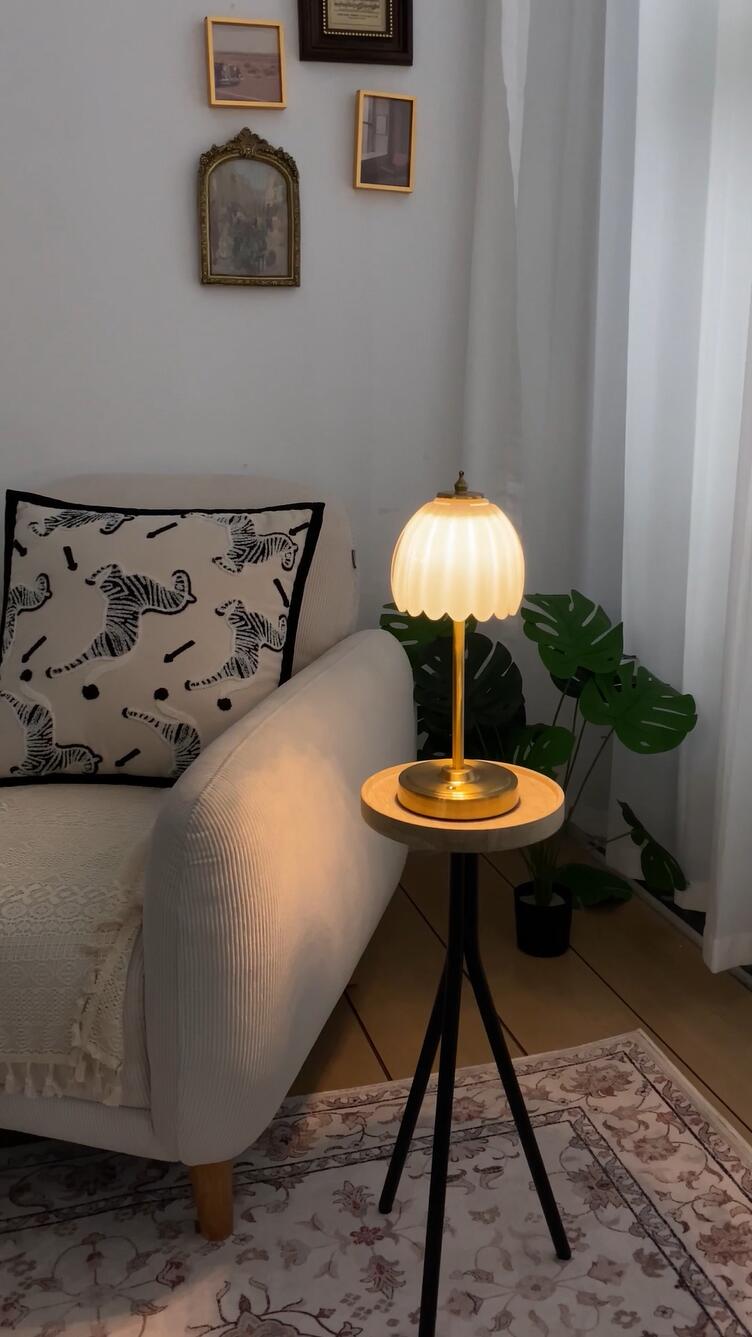 Image of Shenmoyl Set of 2 Tulip Table Lamp with 5000mAh Battery & Touch Control, Cordless Table Lamp with 3 Colors, Dimmable Rechargeable Table Lamps for Bedroom, Living Room, Entryways (White Tulip)