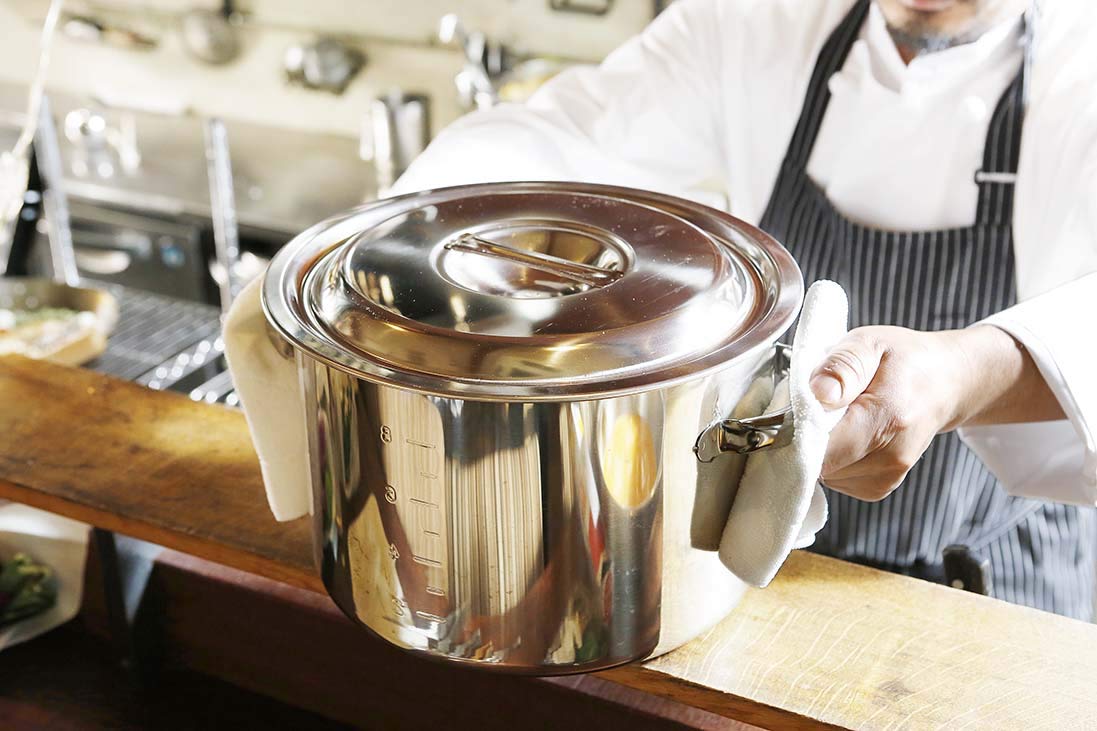 Amazon｜EBM 18-8 半寸胴鍋(目盛付)45cm 手付｜寸胴鍋 オンライン通販