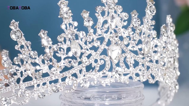 Amazon.com: TOBATOBA Silver Wedding Crystal Tiaras and  display picture 2