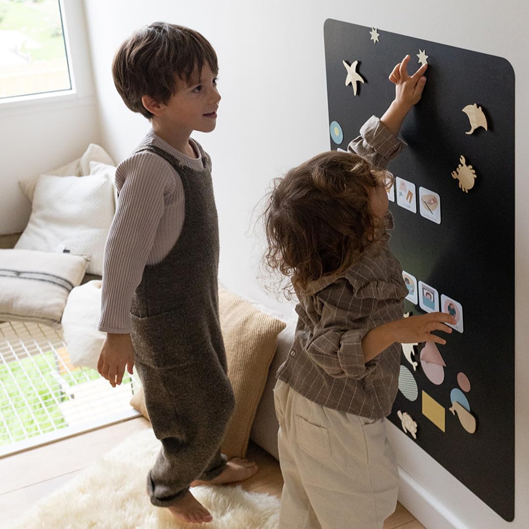 FERFLEX - Magnettafel für Kinder - Rechteck - Wanddekoration mit wiederpositionierbarem magnetischem Klebeband - wird mit einem Set geometrischer Formen verkauft - 57x90 cm