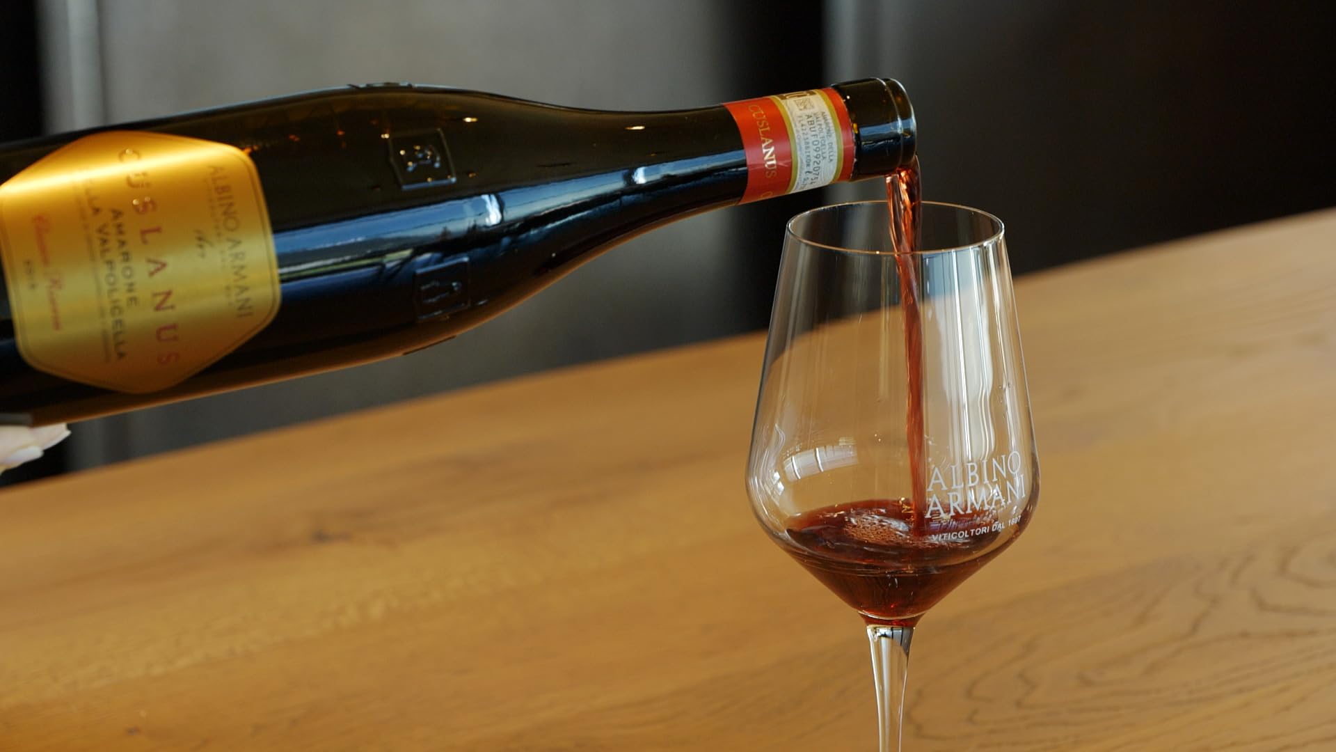 ALBINO ARMANI - GIFT AMARONE RISERVA - Confezione regalo in legno con logo da 1 bottiglia x 750 ml - 1x "CUSLANUS" Amarone della Valpolicella Classico Riserva DOCG