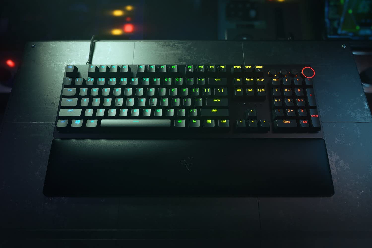 Razer Huntsman V2 (Purple Switch) – praktyczna optyczna klawiatura do gier bez opóźnień (podpórka pod nadgarstek, 4 przyciski medialne, nakładki na klawisze Doubleshot PBT), układ QWERTZ DE, czarna
