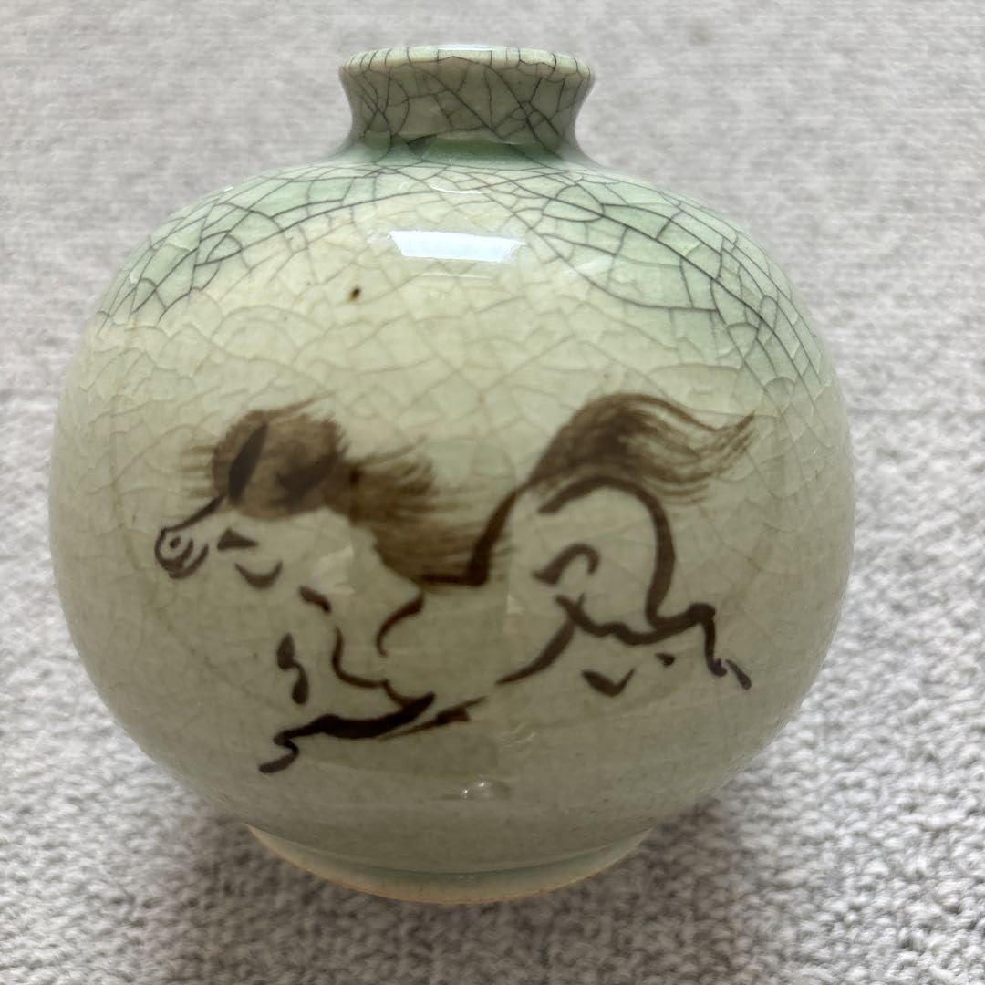 Amazon.co.jp: 大堀相馬焼 花器 花瓶 一輪挿し 左駒 跳ね馬 青磁釉 青