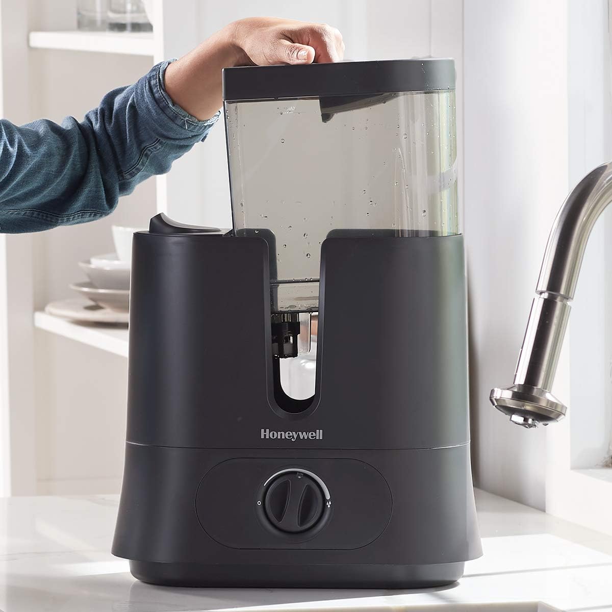 Honeywell Top Fill Cool Mist Humidifier Black Ultra Quiet with Auto Shut-Off, Variable Settings, Removeable Tank & Rotating Mist Nozzle for Medium to Large Rooms, Bedroom, Baby Room