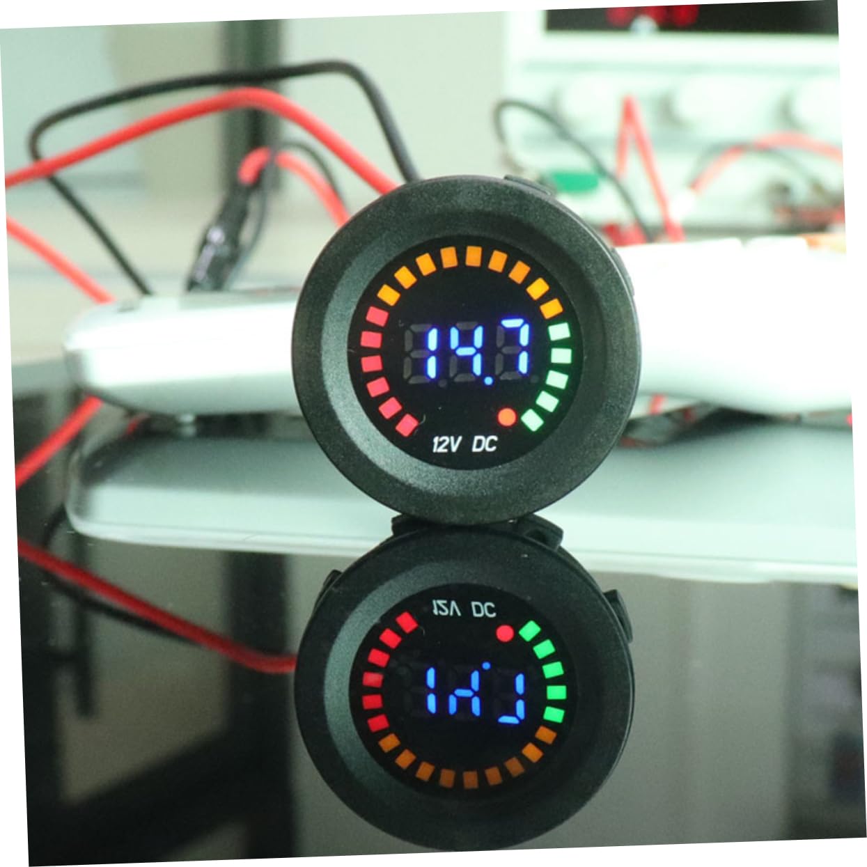 Garneck Digital Display Voltmeter for Car and Motorcycle 12V Battery Voltage Tester Color Screen Automotive Voltage Gauge for Easy Monitoring and Accurate Readings