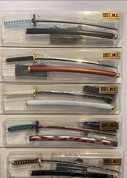 名無し 日輪刀 100%精工 嘴平伊之助 ミニチュア フィギュア 台座付き 鬼滅の刃 ミニチュア フィギュア 日輪刀 刀 100%精工 精巧