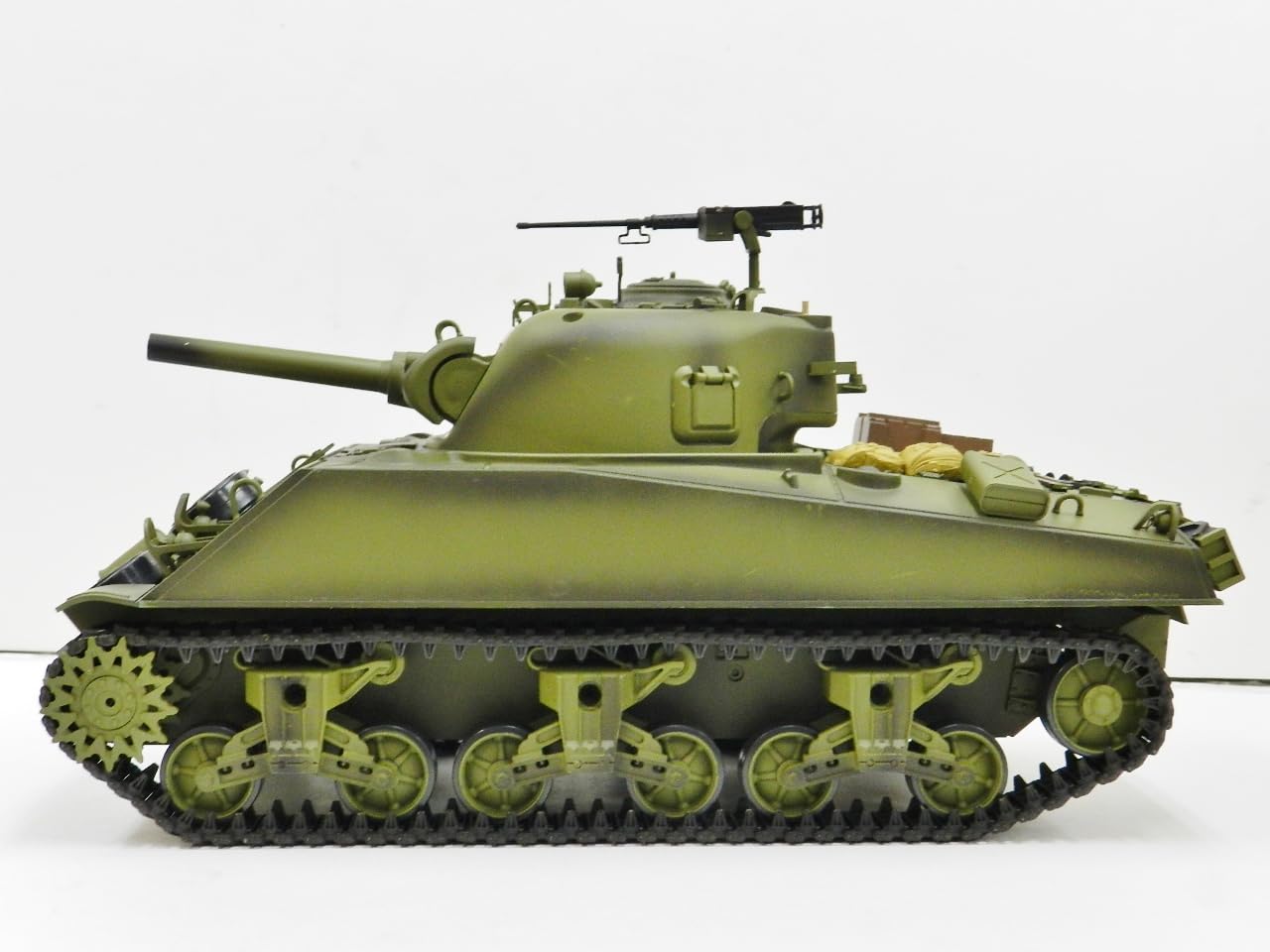 Amazon.co.jp: ヘンロン 2.4GHz 1/16スケール BB弾発射 赤外線バトル