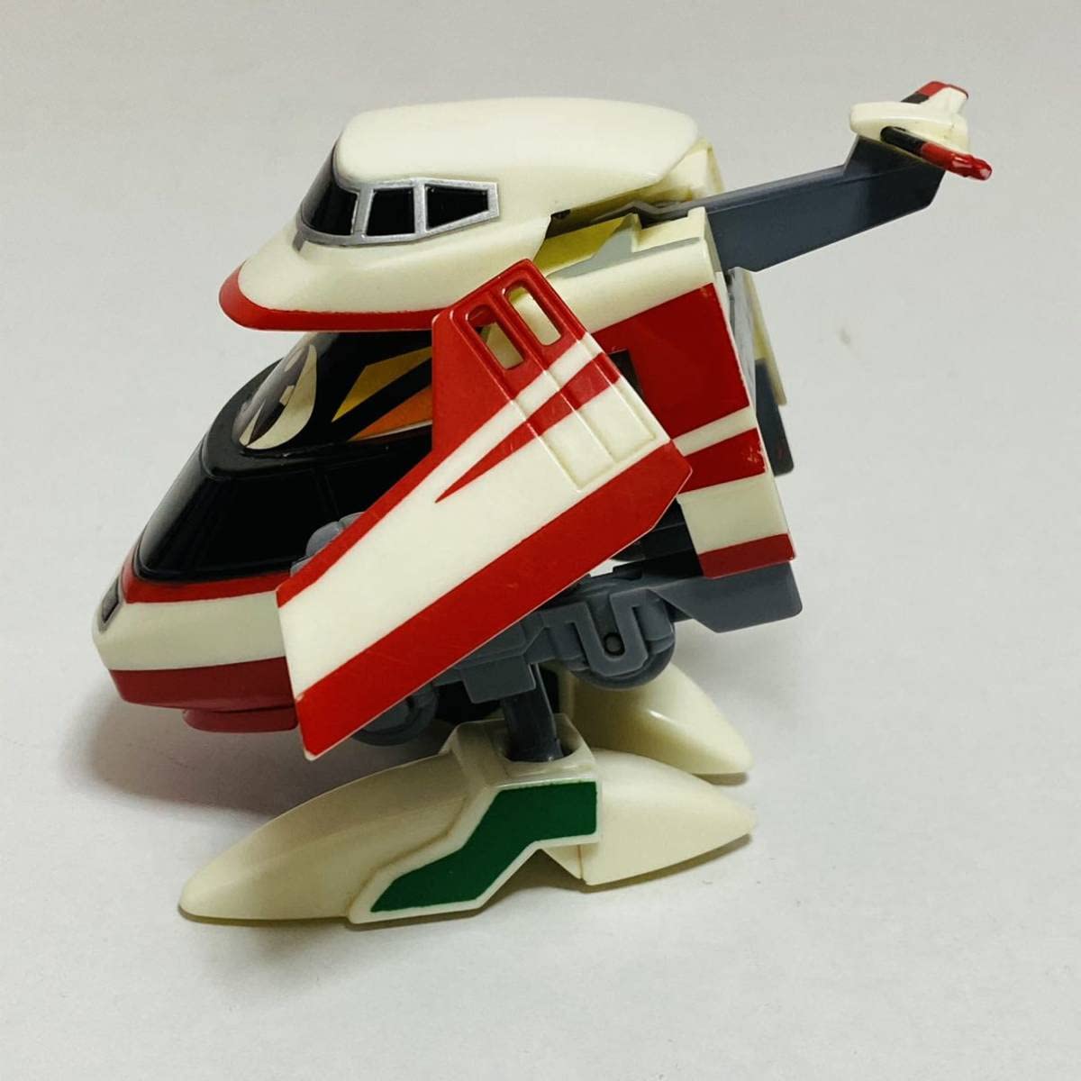 ヒカリアン　小田急ロマンスカー Amazon | ヒカリアン 小田急ロマンスカー ロボット フィギュア TOMY