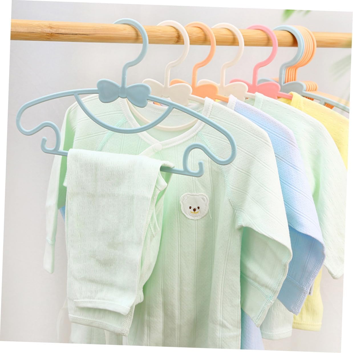 100 Pcs Plastic Clothes Hangers for Boys with Bowknot Design Random Color