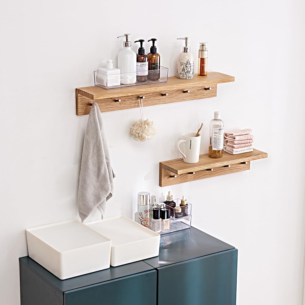 OAKERLAND Oak Floating Shelf with Hooks, 50cm Solid Wood Wall Rack - Image 4