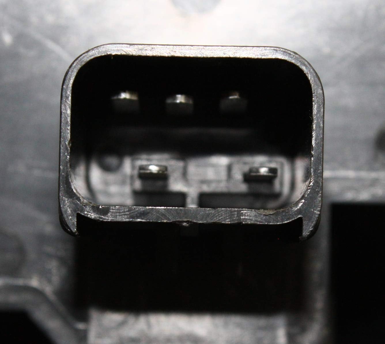 Garage-Pro Tail Light Assembly Kit For Dodge Grand Caravan 2001-2003, Chrysler Town & Country, Caravan, Voyager Mini Passenger Van, Halogen Driver and Passenger Side