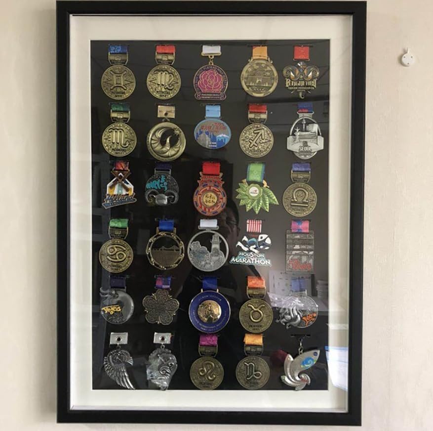 Duża ramka wyświetlacza medalu, Wyświetlacz 3D z litego drewna na medale Shadow Box, 28 cali, wielokolorowy(Walnut,28" (30 medals))