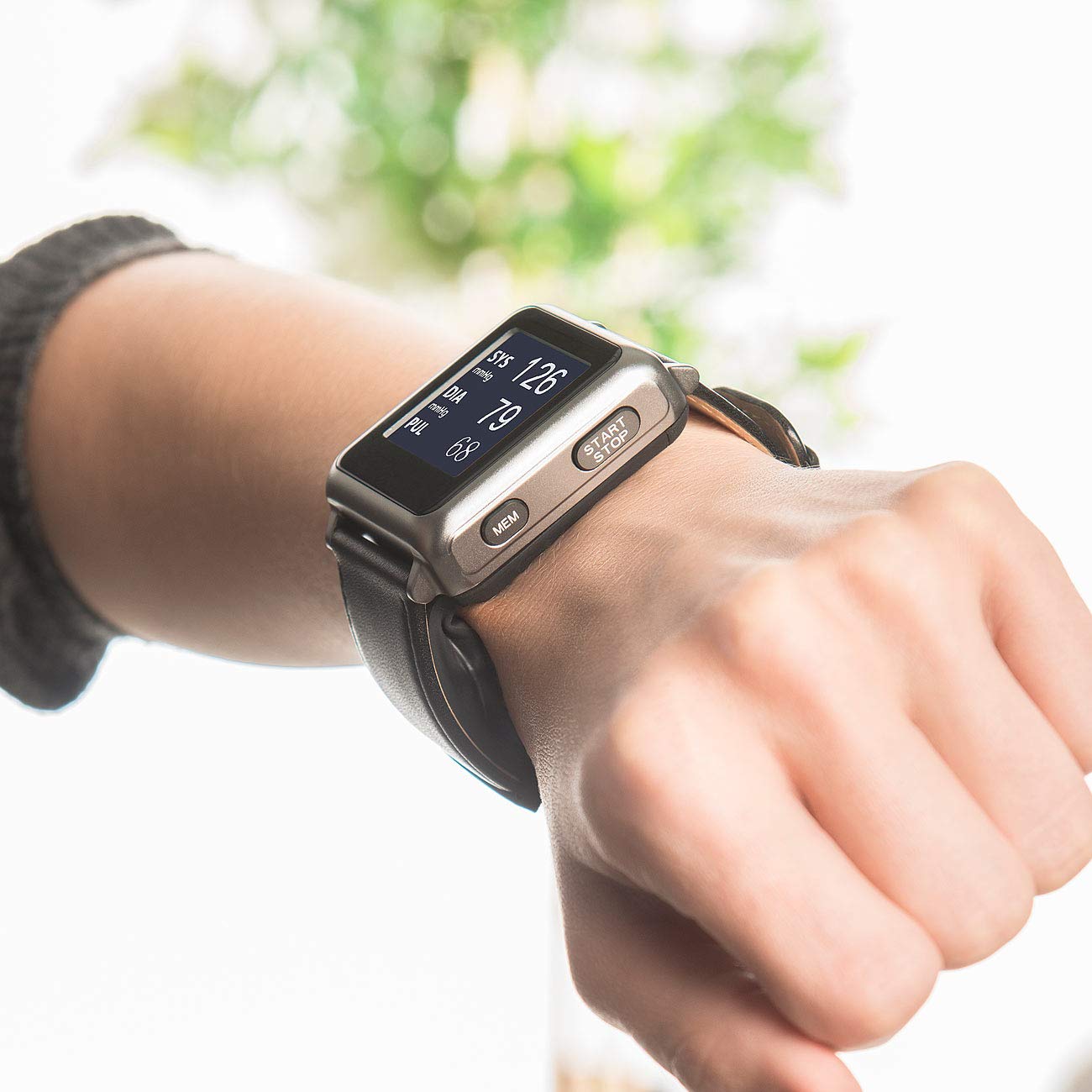 newgen medicals Medizinische Uhr: Medizinische Blutdruck-Armbanduhr mit Pumpe, E-Ink, Bluetooth & App (Uhr Blutdruck, Smartwatch, Gesundheitsuhr für Senioren mit Blutdruckmessung)