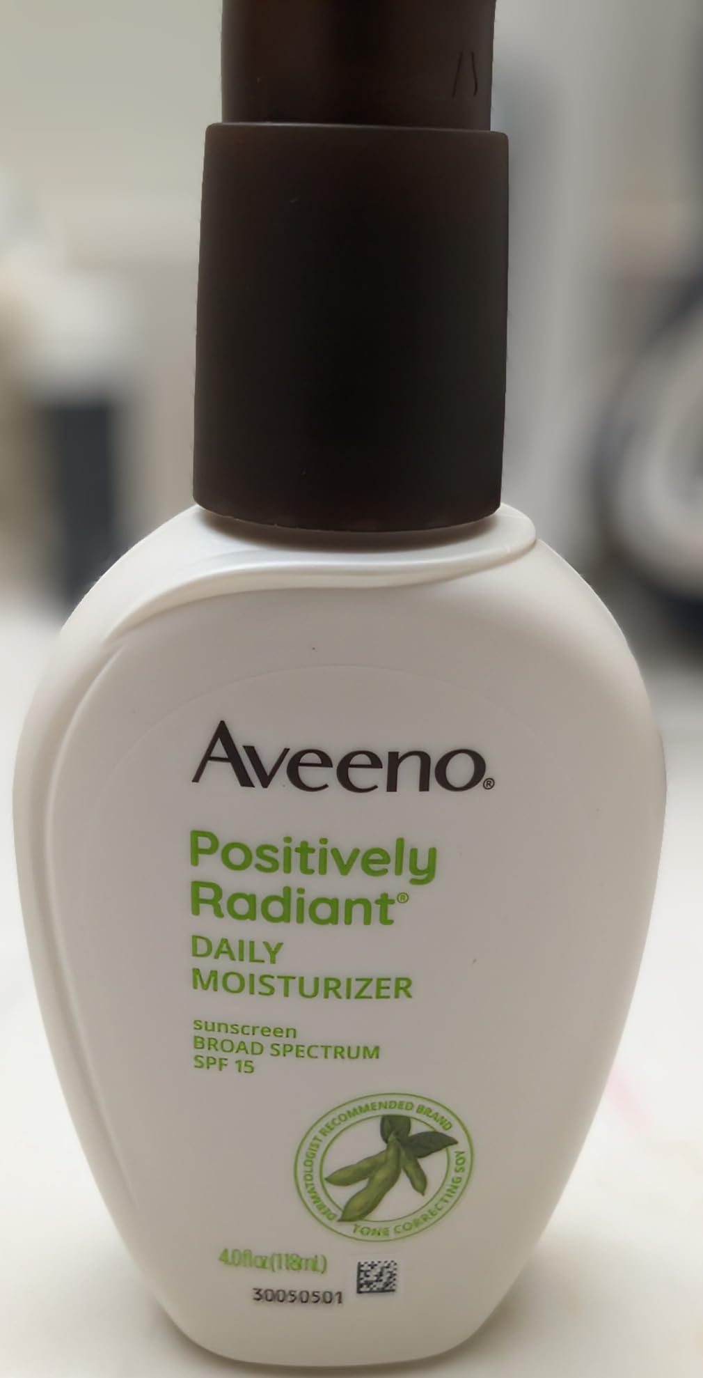 Johnson & Johnson Aveeno Positively Radiant Daily Face Moisturizer with Broad Spectrum SPF 15 Sunscreen and Soy Extract, 4 fl. oz