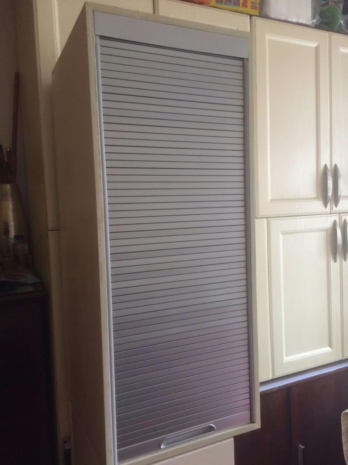 Armadietti da parete per impieghi gravosi personalizzati con ante scorrevoli e kit binario, installazione flessibile (80 x 70 cm), design a doghe salvaspazio per casa o ufficio
