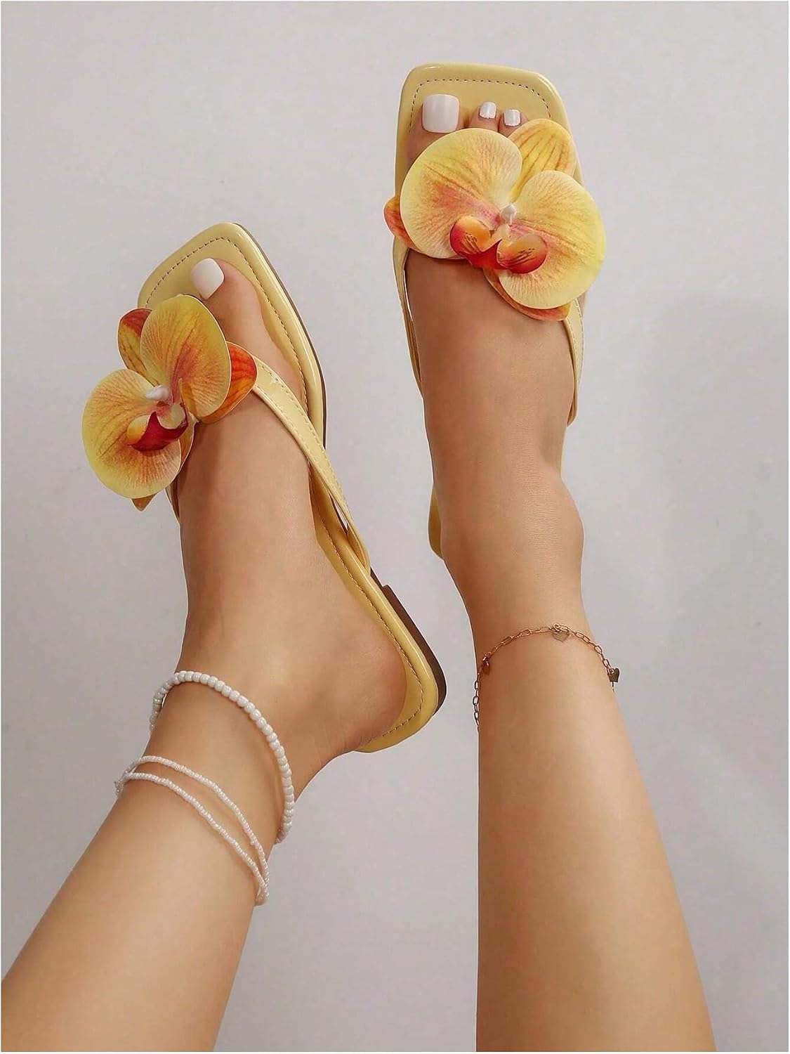 MakeMeChic Women's Flower Flat Sandals Square Toe Flip Flops Summer Beach Slippers Thong Sandal